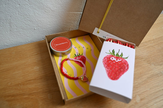 Geschenkset Duftkerze Streichhölzer Armband berry nice